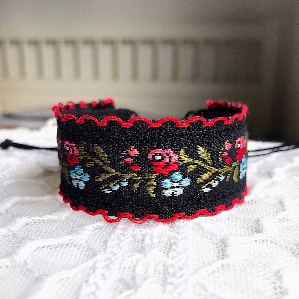 ๑ Vintage Floral Embroidered Trim Bracelet ๑